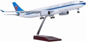 1 135 スケール A330 飛行機モデル ホイール南部モデル航空機樹脂ダイ キャスト飛行機デスク アクセサリー(No loght)