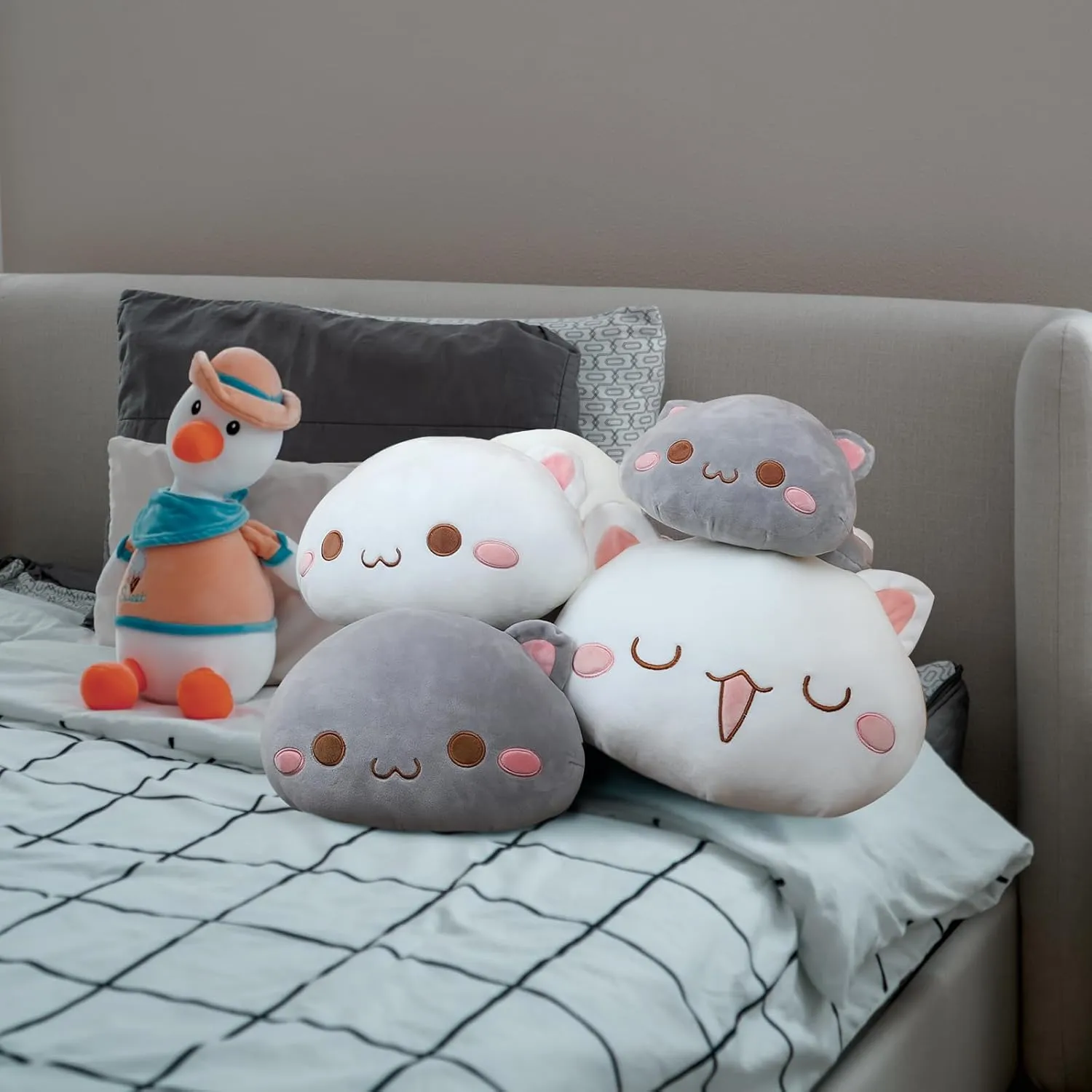 AFAN Cat Stuffed Animals Plush Cute Soft Cat Plush Pillow Toys Kawaii Plushies Room Decor Gifts for Kids Girls Boys (Round Eyes, Grey, 19.6 Inch)