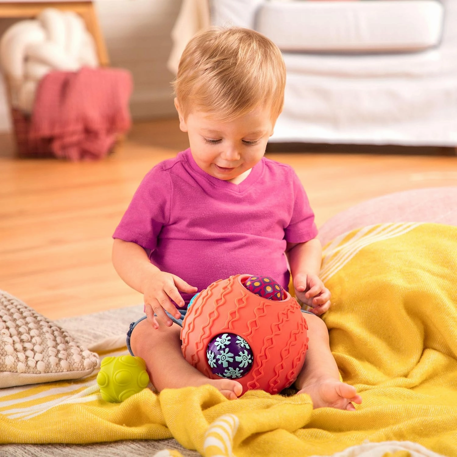 B. toys - Sensory Baby Toys Set with Textured Balls - 6-Piece Development Set Including Large Ball & 5 Small Balls with Different Textures - Educational Tactile Toys for Motor Skills, 6 Months 