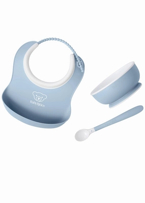 BabyBjörn Baby Feeding Set, 3 pcs, Powder Blue Includes Baby Plate, Baby Spoon, Dishwasher Safe Toddler Feeding Set for self-Feeding or Baby-led weaning