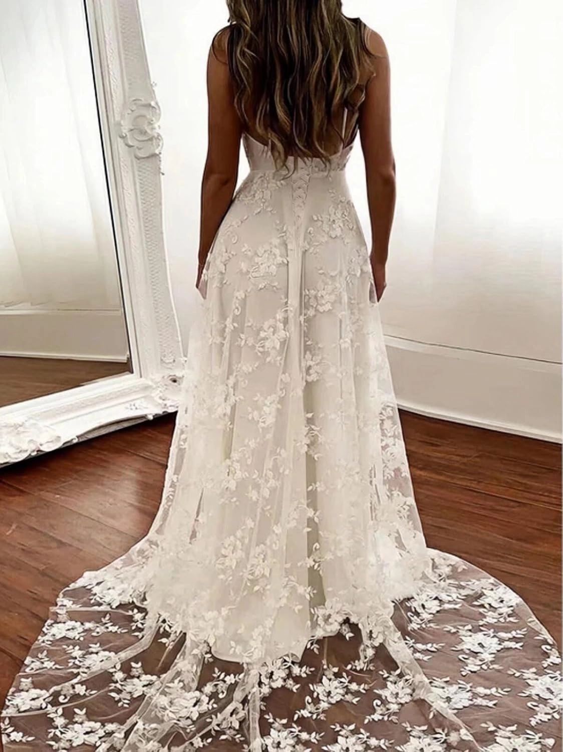 Boho V Neck Wedding Dresses for Bride Lace Applique Sleeveless Long Train A Line Bridal Ball Gowns with Slit