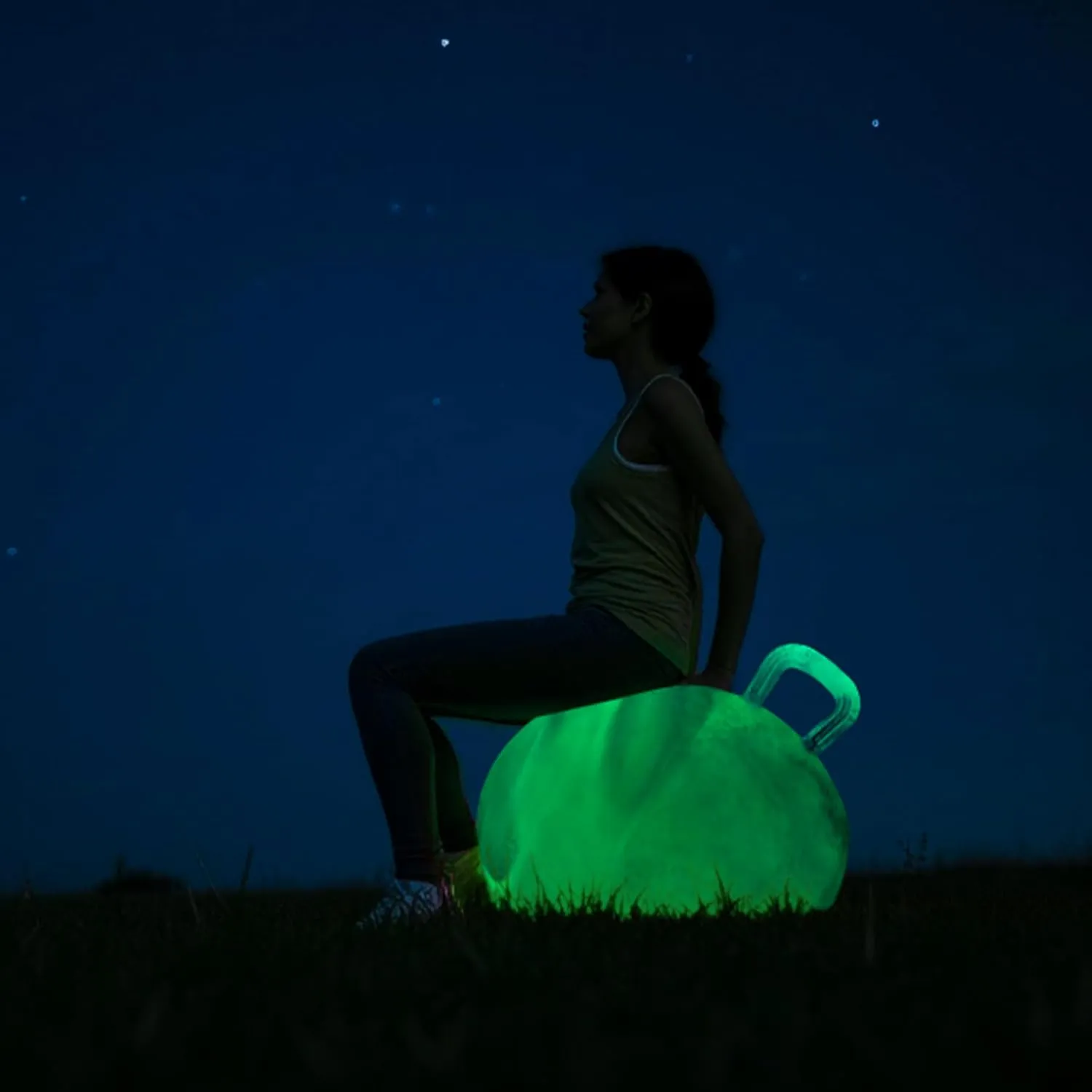 Glow-in-The-Dark Light Up Hopper Ball for Kids, 20 Inch Bouncy Ball with Handle, Inflatable Night Glow Jumping Toy for Boys and Girls Aged 6-12, Indoor & Outdoor Play, Includes Pump