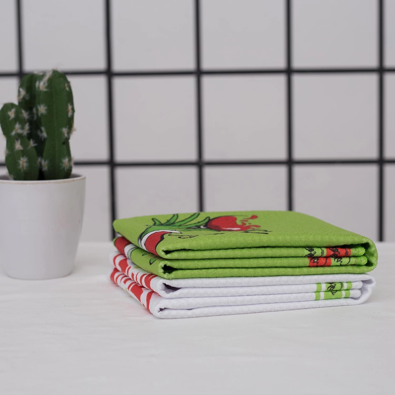 LXOMILL Christmas Grinch Kitchen Towels, Grinch Bathroom Hand Towels, Grinch Christmas Decorations, Grinch Kitchen Towels, Grinch Bathroom Decor, Housewarming Gift, Host Hostess Gift