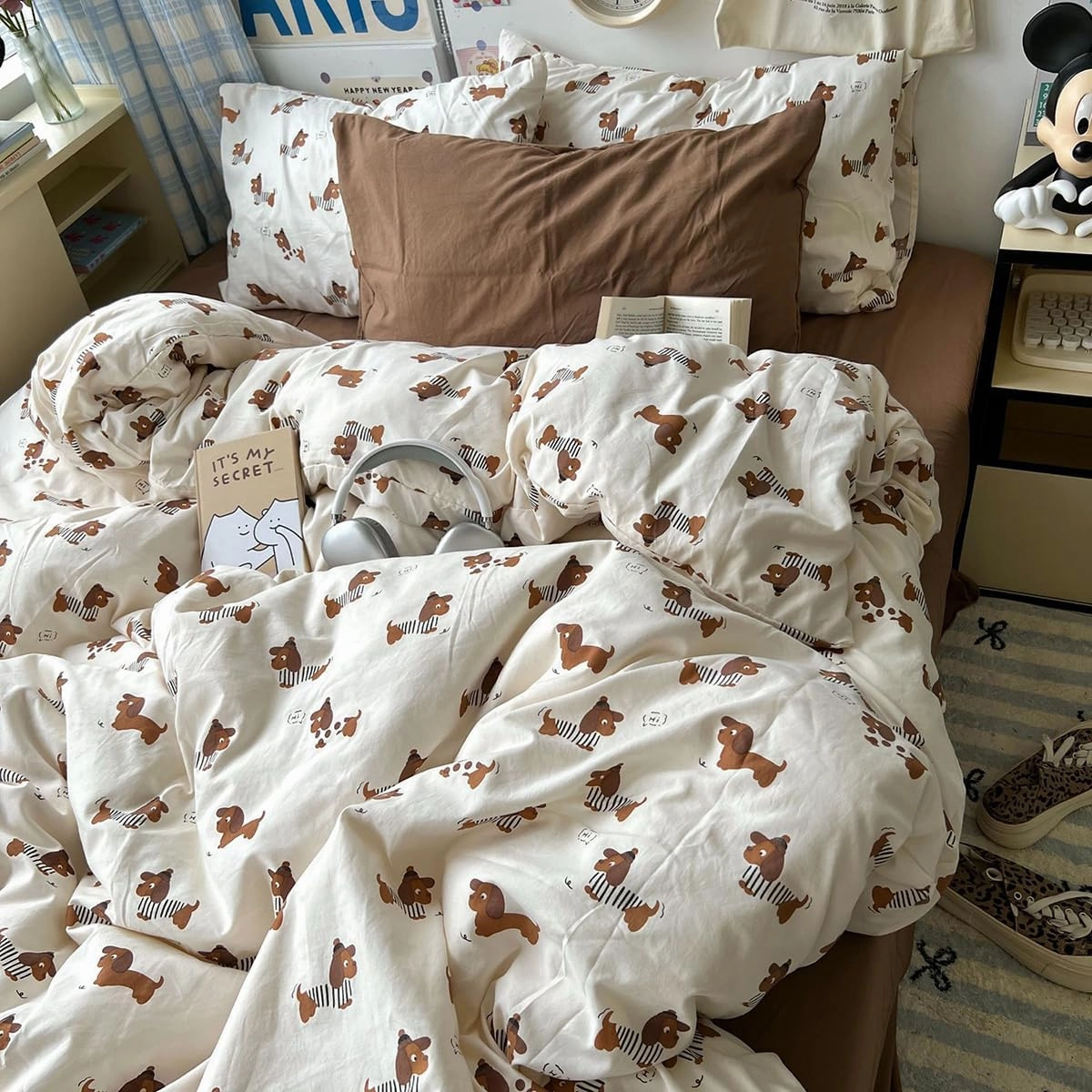Nayoroom Dachshund Duvet Cover Queen Size Brown Striped Dog Printed Anime Bedding Set 3 Pcs Kids Girls Soft Microfiber Cute Comforter Cover with Zipper Closure