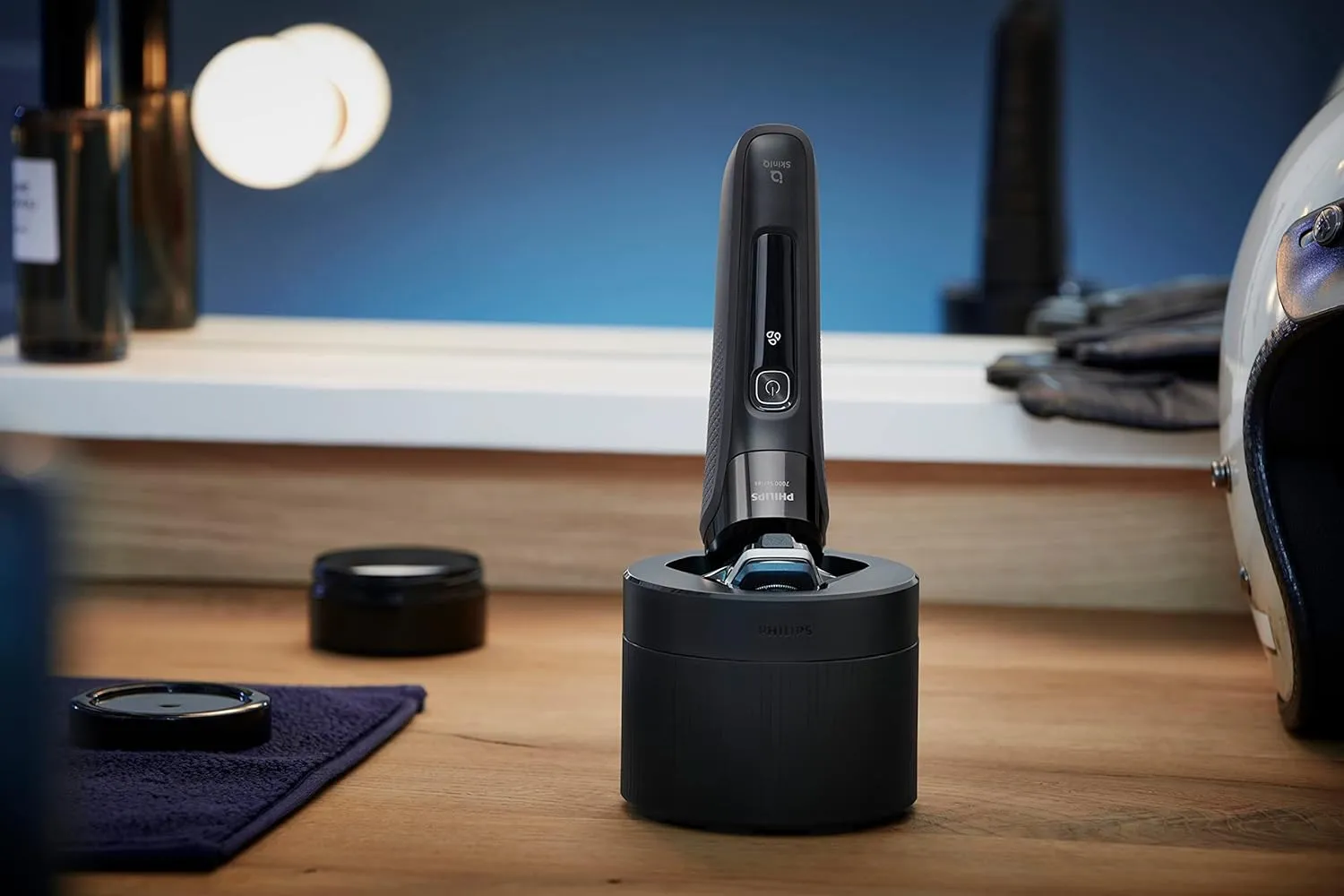 Philips Norelco Shaver 7600, Rechargeable Wet & Dry Electric Shaver with SenseIQ Technology, Quick Clean Pod, Travel Case & Pop-up Trimmer, S7886/84
