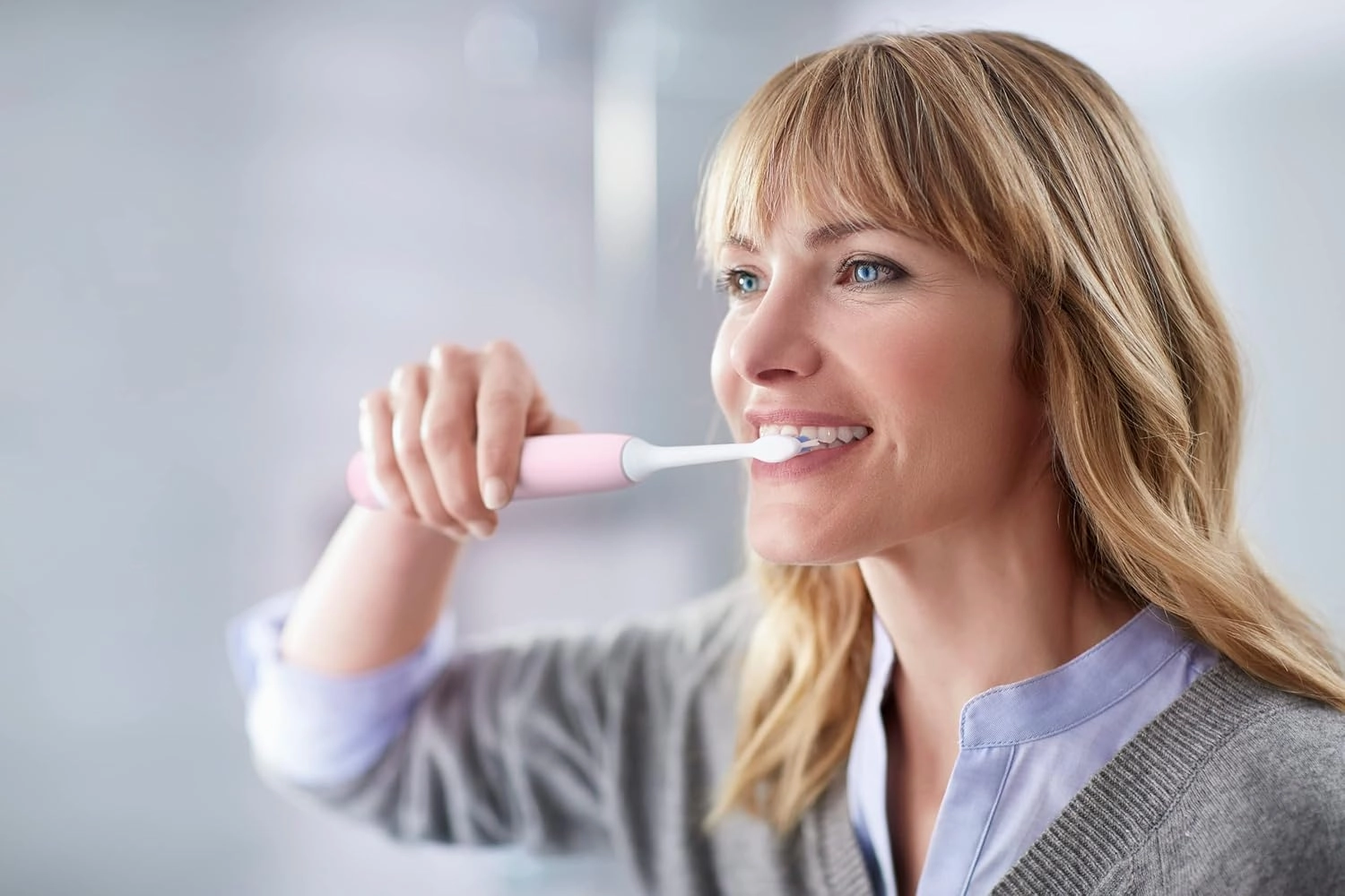 Philips Sonicare ProtectiveClean 6500 Rechargeable Electric Toothbrush, with Pressure Sensor, 3 Cleaning Modes, SmarTimer and QuadPacer, 14-Day Battery Life, Charging Travel Case, Pink, HX6462/06