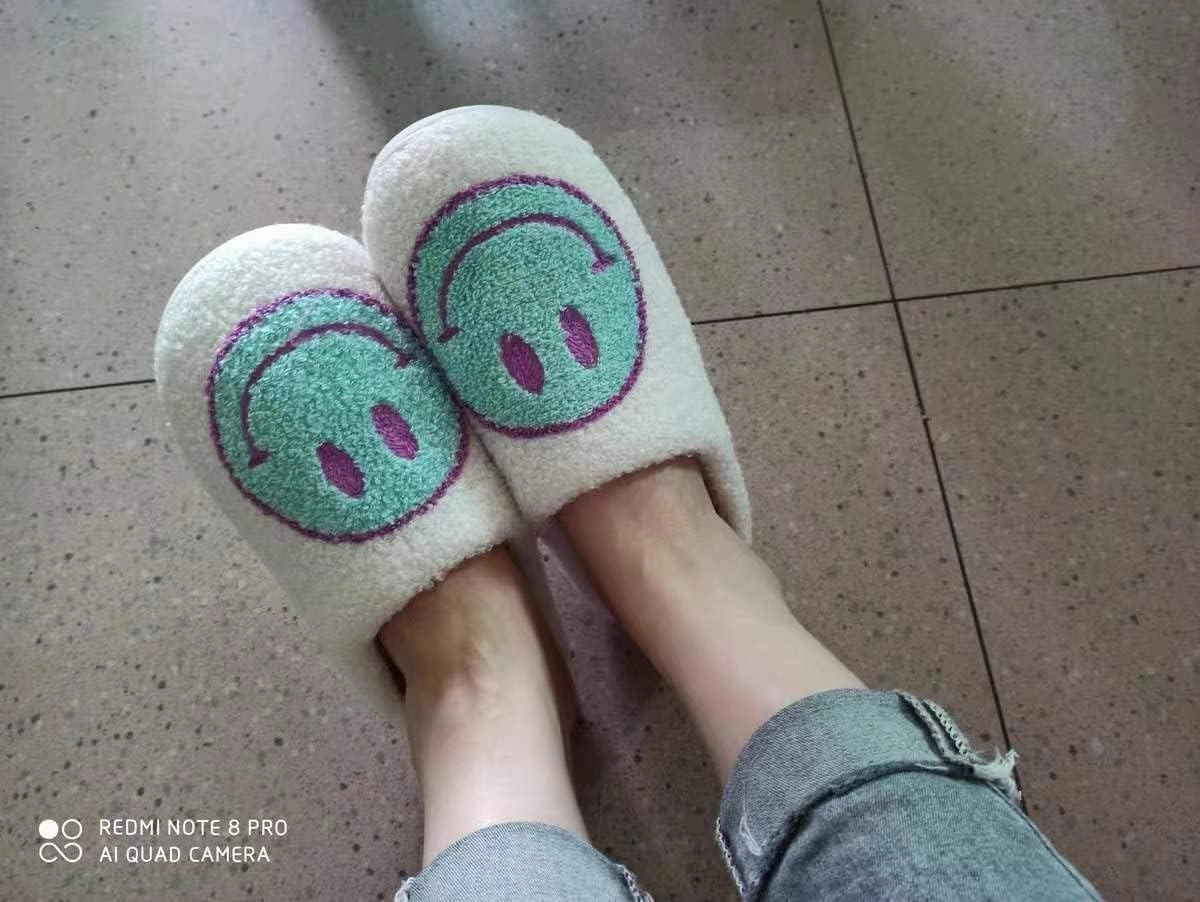 Retro Fuzzy Face Slippers for Women men， Womens Girls Cute Yellow the Lable Face House Slippers for Indoor Outdoor Pink/White/Black/Blue