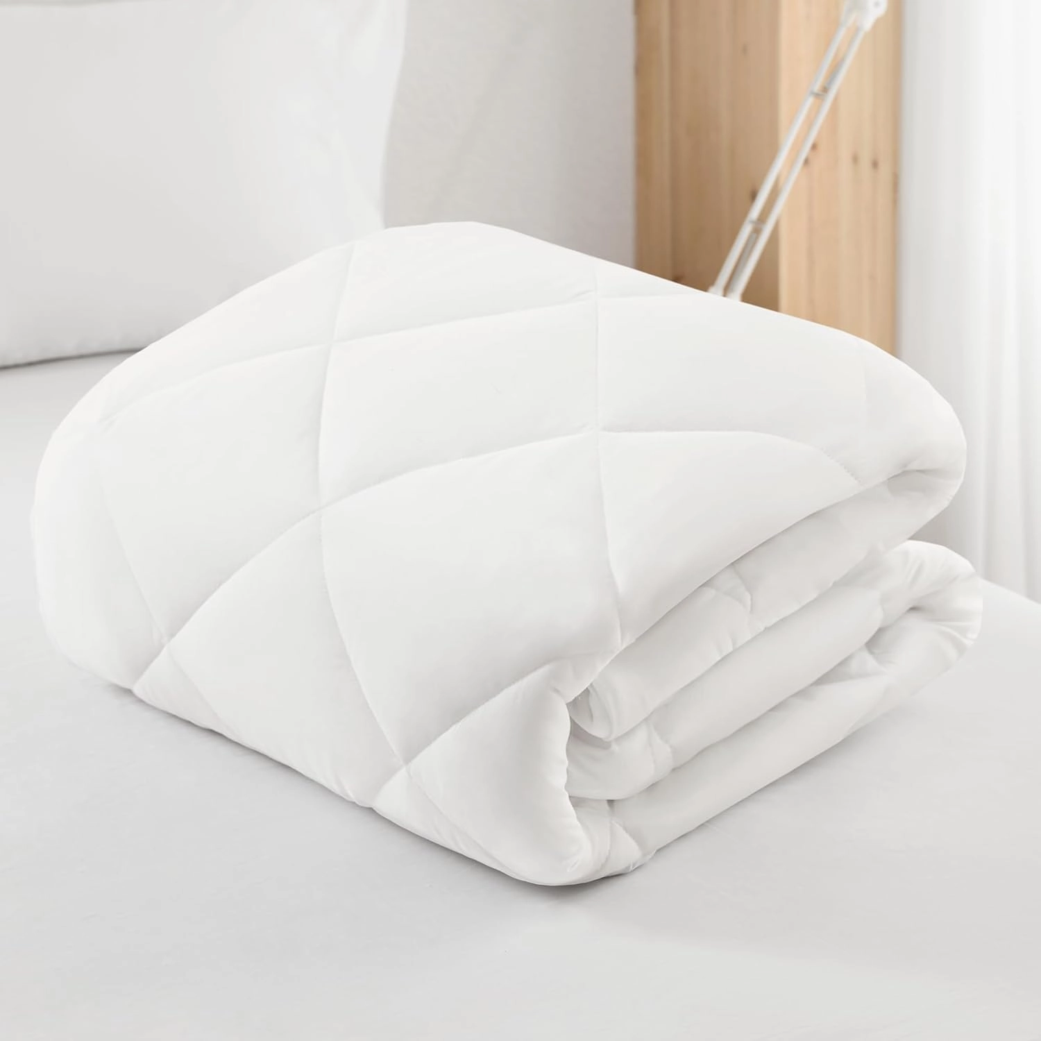 Sleep Philosophy Waterproof Sofa Bed Mattress Protector, Holden Sofa Bed Queen Mattress Pad, 3M Scotchgard, Microfiber Mattress Topper Fitted Elastic Pocket Fits Up to 8 Inch, Queen 60x72, White