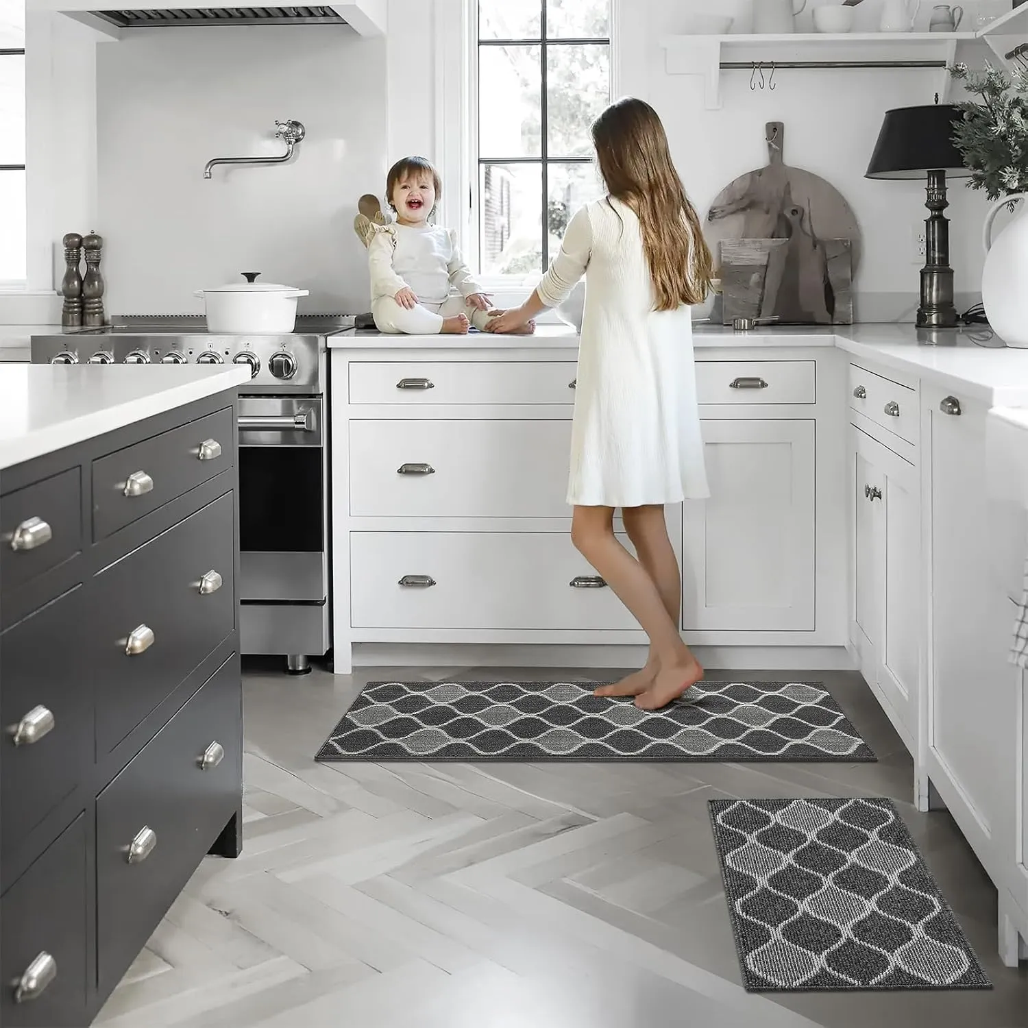 Villsure Kitchen Rugs and Mats, Non Skid Kitchen Runner Rug Absorbent Resist Dirt Kitchen Floor Mat Comfort Standing Mat Made of 100% Polypropylene Machine Washable,17.7"x59",Black