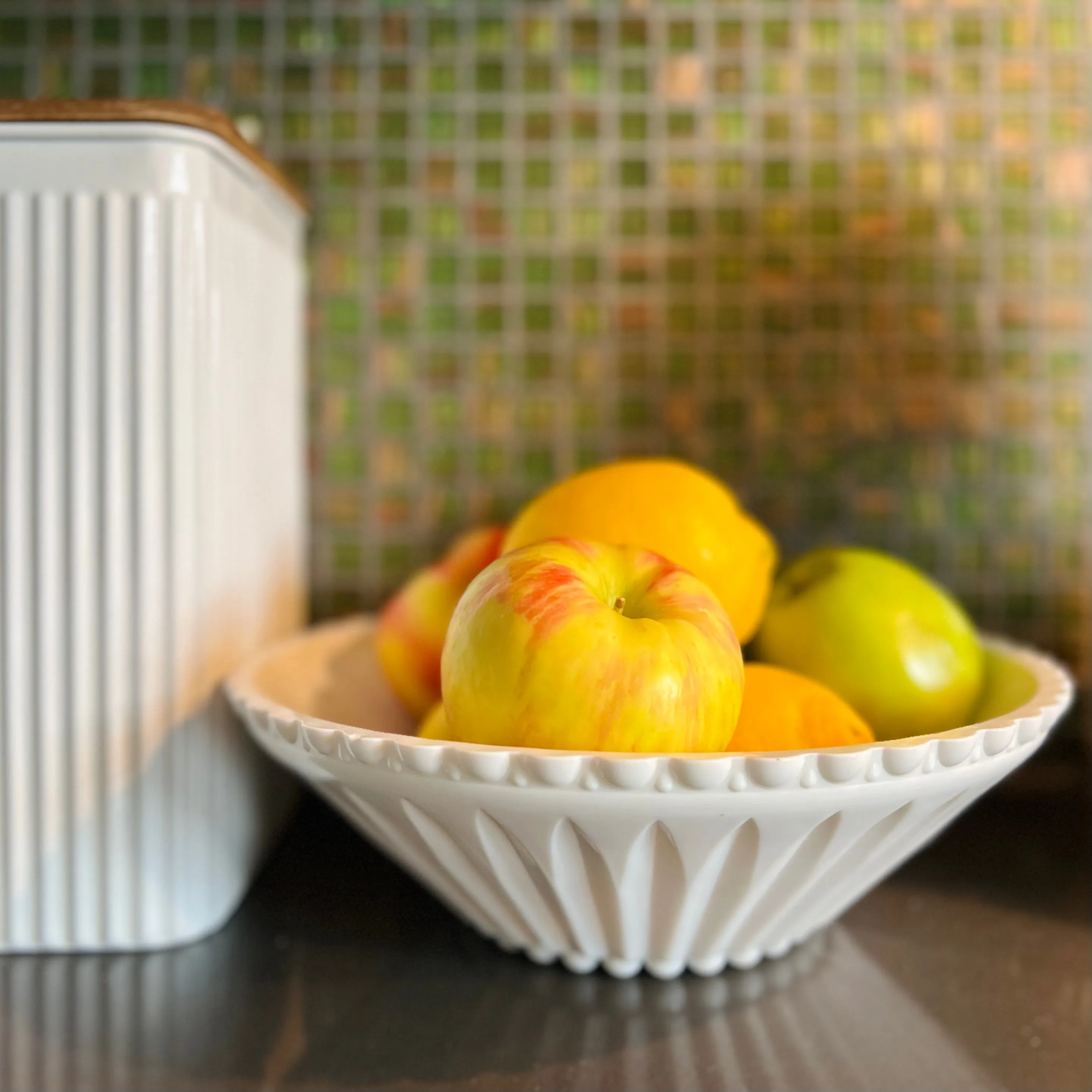 VINTAGE WHITE FRUIT BOWL